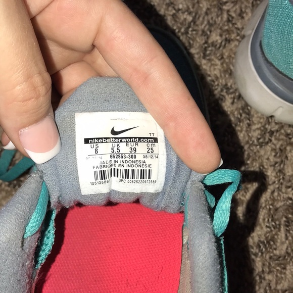 Nike’s - Picture 4 of 4